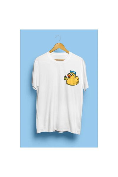 Pink Sky Tricou unisex cu temă de buzunar de vacanță cu rață galbenă - Design drăguț cu ochelari și băuturi.