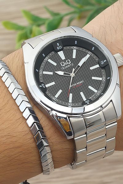 Q&Q 3g407 Men's Wristwatch