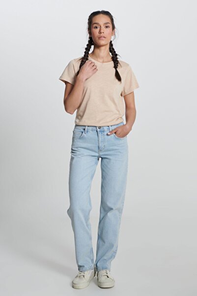 Lee Μπλουζάκι με λαιμόκοψη σε μπεζ χρώμα και κανονική εφαρμογή