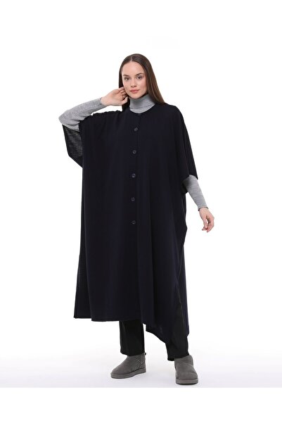 ilmek Γυναικείο μακρύ χαλαρό χειμωνιάτικο πλεκτό πόντσο με μπλε ναυτικό κουμπιά