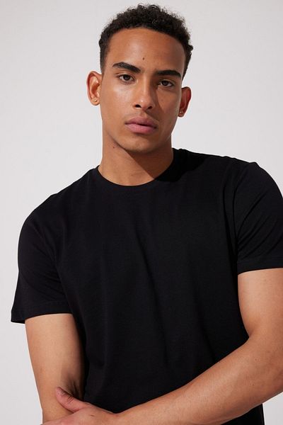Riders by Lee Schwarzes T-Shirt mit Rundhalsausschnitt und normaler Passform, 100 % Baumwolle