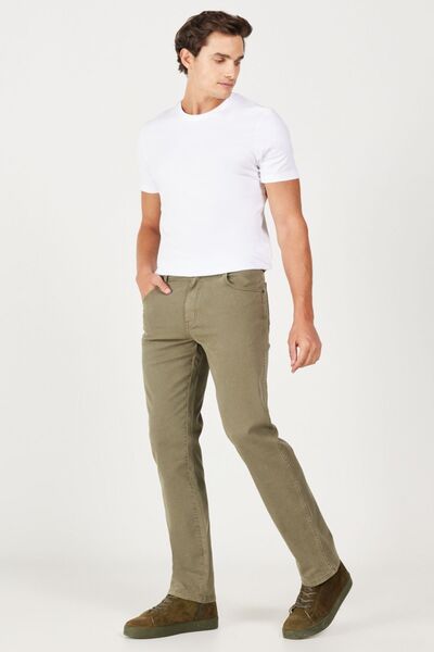 WRANGLER Flexible Khaki Trousers - Regular Fit, Regular Cut