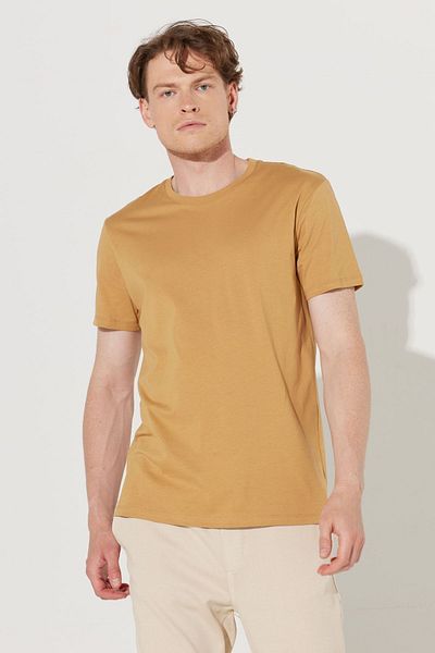 AC&Co / Altınyıldız Classics Pánské tričko MustardSlimFit Crew Neck 100% BavlnaBasic