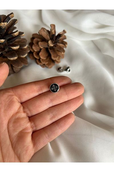 Bukle İplik 16 Length 1.02 cm Round Ethnic Detailed Metallized Covered Bottom Leg Black Silver Button (50 Pieces)