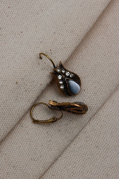 Süspüs Accessories أقراط حجرية رمادية أصلية