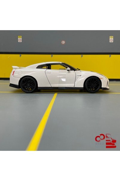 Burago Nissan Gt-R R35 2017 1/24 Scale *C&C Model Garage* Diecast Metal Model Car
