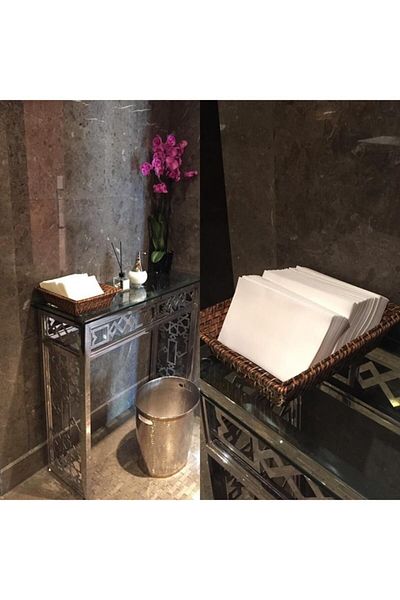 AIRLAID White Fabric Textured 40x24 Guest Bath Towel – 1⁄4 Folded Napkin