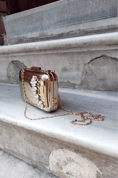 LA CALZATURE Golden Mirror Leaf Stone Portfolio Box Οβάλ Edge Βραδινό Φόρεμα Γυναικεία Τσάντα