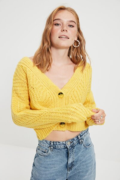 Trendyol Kollektion Gelbe Super Crop Strick-Cardigan mit Knopfleiste TWOAW21H...