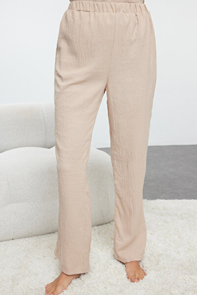 Kolekcia Trendyol Textúrovaná viskózová tkaná pyžamová súprava s detailom kamienkového gombíka Thmaw25Pt00011