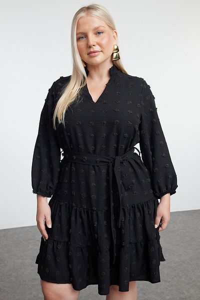Trendyol Curve Minikleid mit V-Ausschnitt und Pompom-Gürtel - Schwarz Übergröße Tbbaw25ah00053