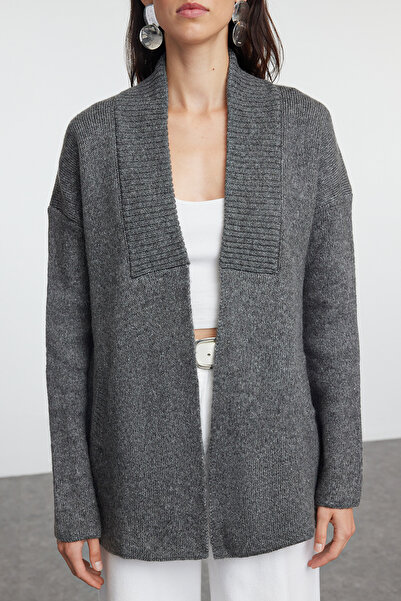 Trendyol Collection Wide Fit měkký texturovaný antracitový úplet Cardigan - TWOAW25HI00082