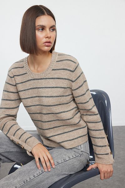 Trendyol Collection Pulover din tricot moale cu dungi bej - TWOAW25KZ00235