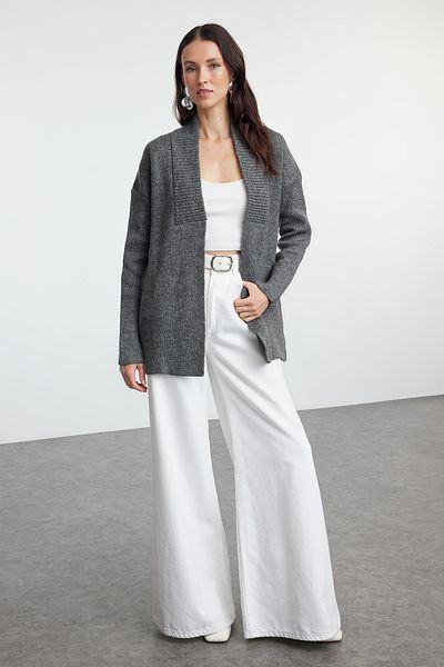 Trendyol Collection Weich strukturierter Strickcardigan in Anthrazit mit weiter Passform - TWOAW25HI00082