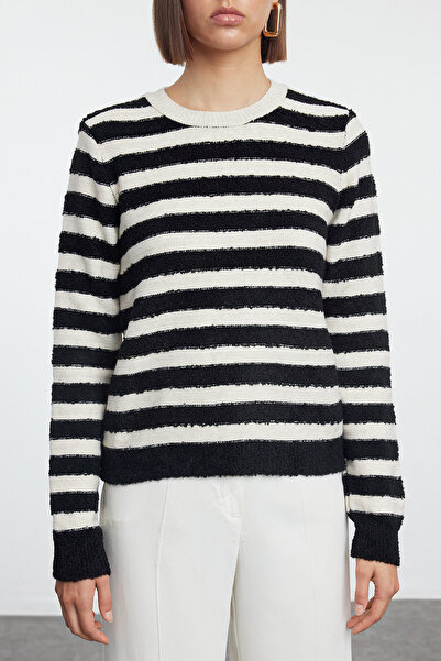 Trendyol Collection Černý pletený svetr s měkkým texturovaným výstřihem - Twoaw25Kz00238