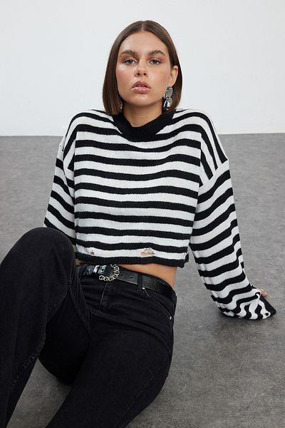 Trendyol Collection Crew Neck Black Crop Knitwear Sweater - Soft Texture Twoaw25Kz00232