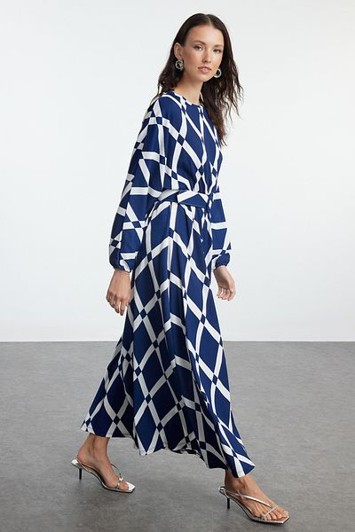 Trendyol Modest فستان منسوج مجعد باللون الأزرق الداكن - تفاصيل الحزام TCTSS24EB00233