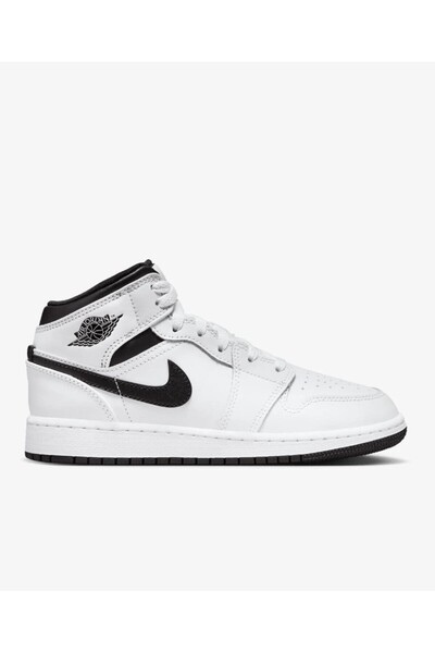 Nike حذاء كرة سلة كاجوال من الجلد متوسط الحجم Air Jordan 1 - أبيض/أسود