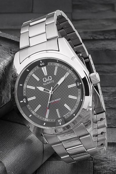 Q&Q 3g407 Men's Wristwatch