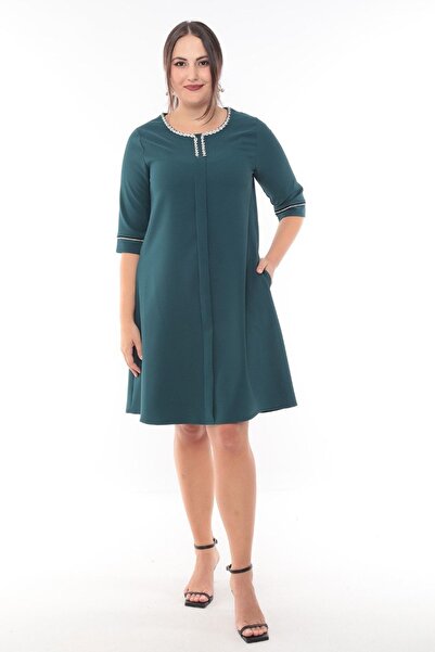 MODAPO Γυναικείο φόρεμα μεγάλου μεγέθους με λεπτομέρεια από πέτρα και λεπτομέ...