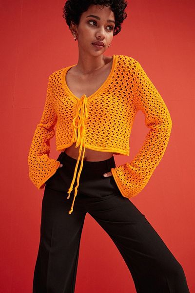 VATKALI Crop-Cardigan aus Strick mit Spitzenfront in Orange