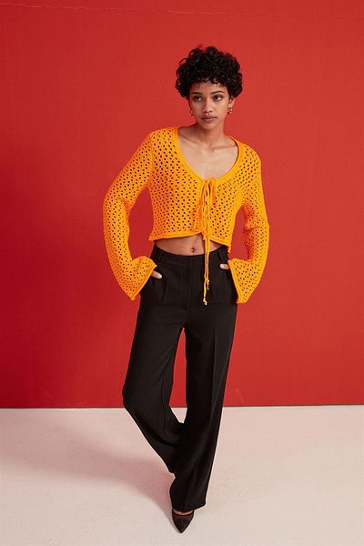 VATKALI Crop-Cardigan aus Strick mit Spitzenfront in Orange