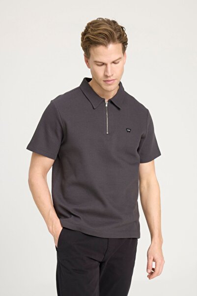 WRANGLER Relaxed Fit Geniş Kesim Polo Yaka Fermuar Detaylı %100 Pamuk Siyah T...
