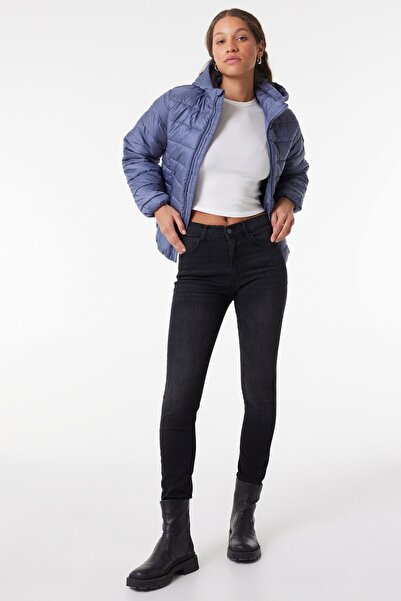 WRANGLER Regular Fit Normal Kesim Dik Yaka Fermuarlı Kadın Mavi Şişme Mont