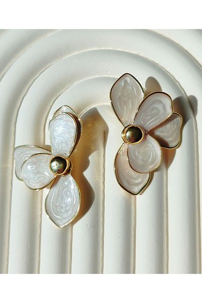 İLKYAZ Pearlescent Flower Earrings - Accessory