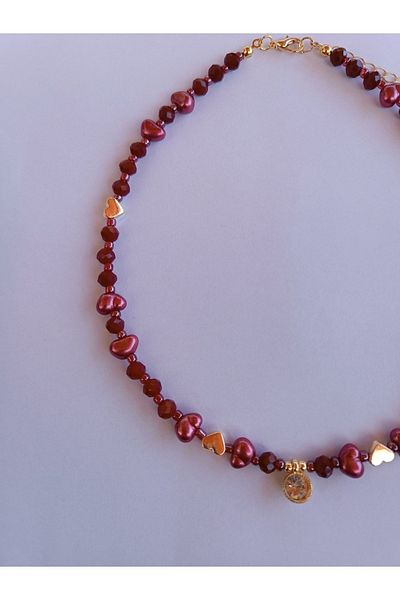 Fata Morgana Accessory قلادة من اللؤلؤ الأبيض اللامع باللون العنابي