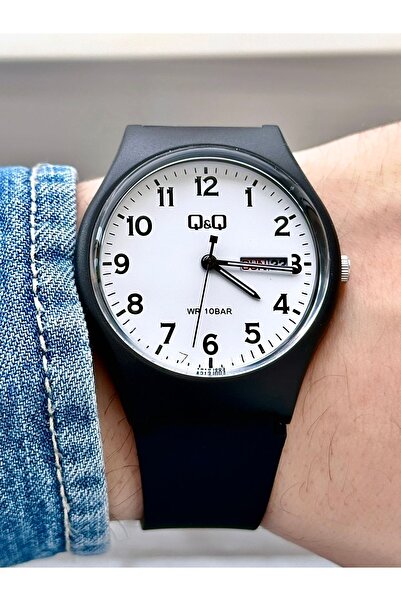 Q&Q Unisex Siyah Takvimli Gün Göstergeli Silikon Kayış 10 Atm Su Geçirmez Spor Kol Saati