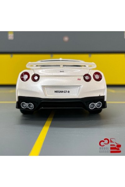 Burago Nissan Gt-R R35 2017 1/24 Scale *C&C Model Garage* Diecast Metal Model Car