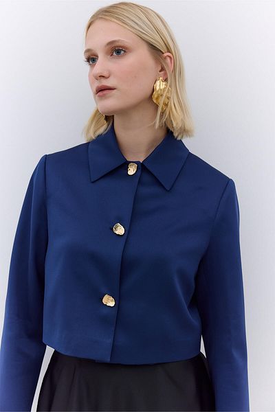Manuka Blazer scurt din satin albastru noapte