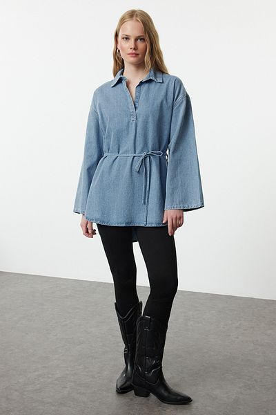 Trendyol Collection Übergroßes blaues Jeanshemd zum Binden, TWOAW25GO00082