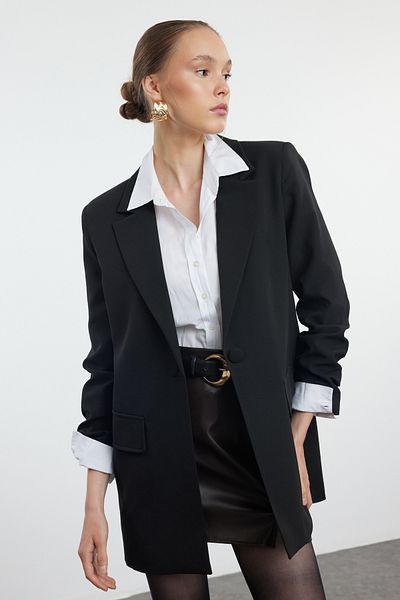 Trendyol Collection Übergroßer gefütterter schwarzer Blazer - TWOSS23BC00067