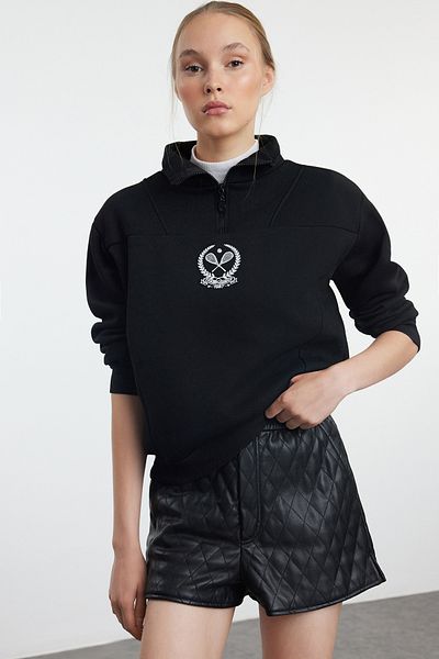 Trendyol Collection Поларена яка с цип - черен бродиран суичър с плътна вътрешна страна TWOAW25SW00125