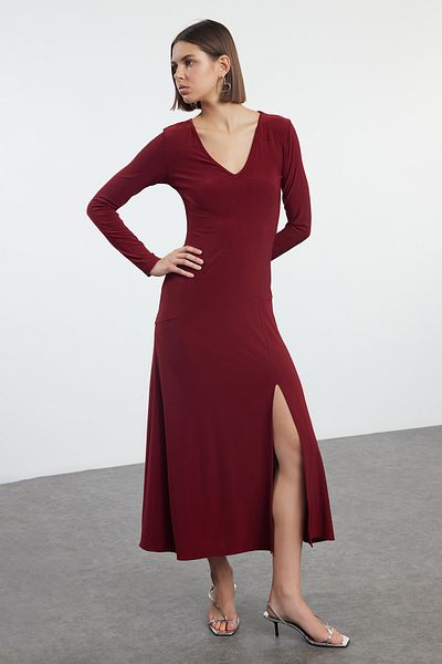 Trendyol Collection Flexibles V-Ausschnitt-Maxi-Strickkleid in Burgunderrot - Volantrock, Skater-Stil TWOAW25EL00111