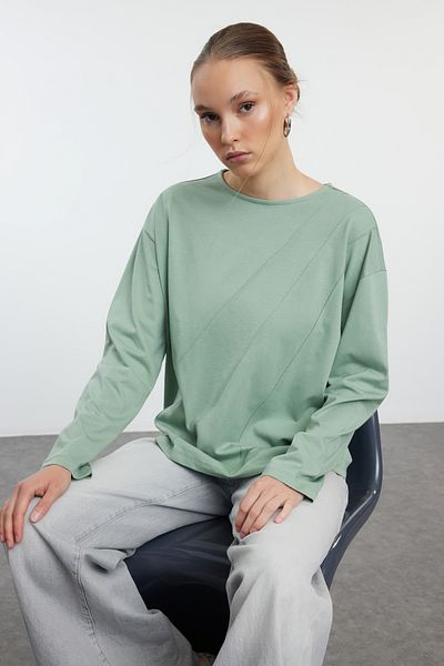 Trendyol Collection Mátový pohodlný střih – 100% bavlna Detailní prošívání trička TWOAW25TS00006