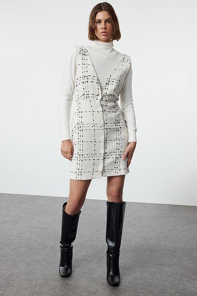 Trendyol Collection Šaty Ecru Mini Gilet s výstřihem do V – kostkovaný pléd, Twoaw21el0319
