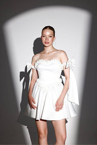 Tangül&Ali'S Moda Evi Kalp Yaka Beyaz Saten Mini Elbise