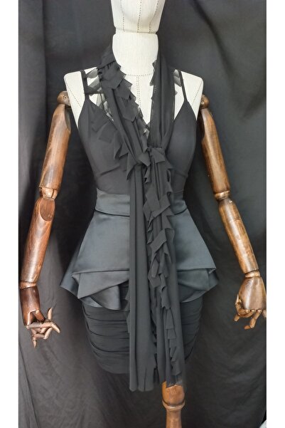 es moda shop Μαύρο δέσιμο λαιμού από τούλι λύκρα με κρόσσια Tanya