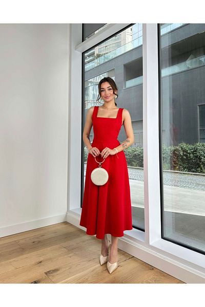 Afiş Butik Rochie midi roșie cu guler pătrat cu bretele groase