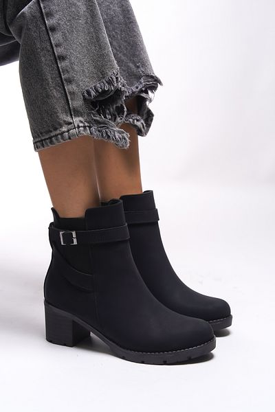 Riccon Lilixipha Damen – Mattschwarze Stiefel mit elastischem Absatz und Schnallendetail 0012730