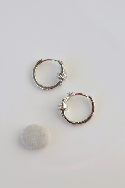 Mu Minamu Mini Çivi Detaylı Halka Küpe