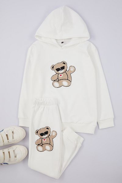 TRENDYOLKIDS Fiú kapucnis kötött készlet - Ecru nyomott felső és alsó készlet Tkdaw25au00068
