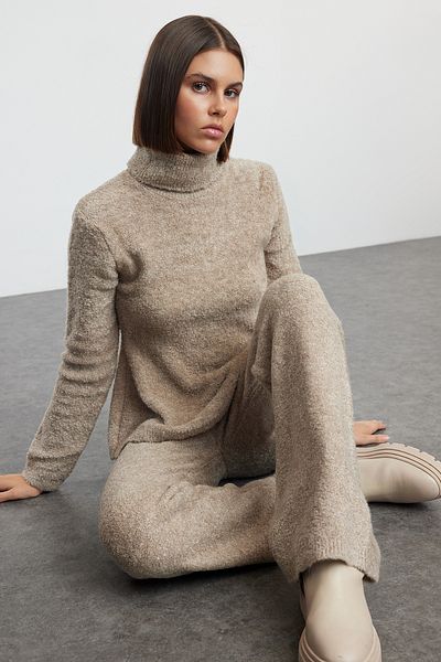 Trendyol Collection Mink színű Brımcük garbós kötöttáru öltöny - TWOAW25AU00057