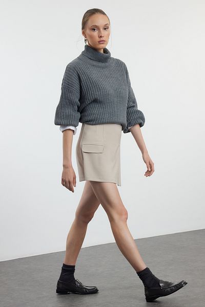 Trendyol Collection Dvouřadá béžová kraťasová sukně – podrobná kapsa, tkaná, TWOAW25SR00018