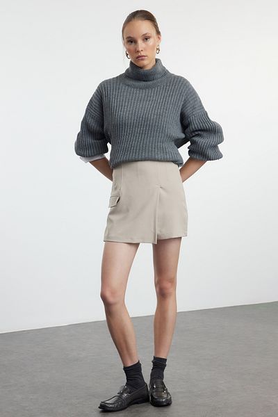 Trendyol Collection Dvouřadá béžová kraťasová sukně – podrobná kapsa, tkaná, TWOAW25SR00018