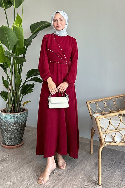 InStyle Rochie burgundy Ayrobin - cu perle și cravată în față
