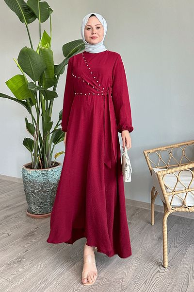 InStyle Rochie burgundy Ayrobin - cu perle și cravată în față